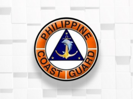PCG distributes food, water to 160 fisherfolk in Bataan