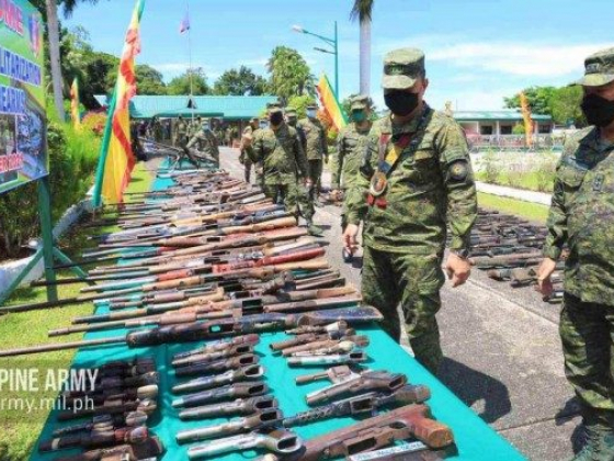 Army chief joins 6ID demilitarization of enemies’ firearms